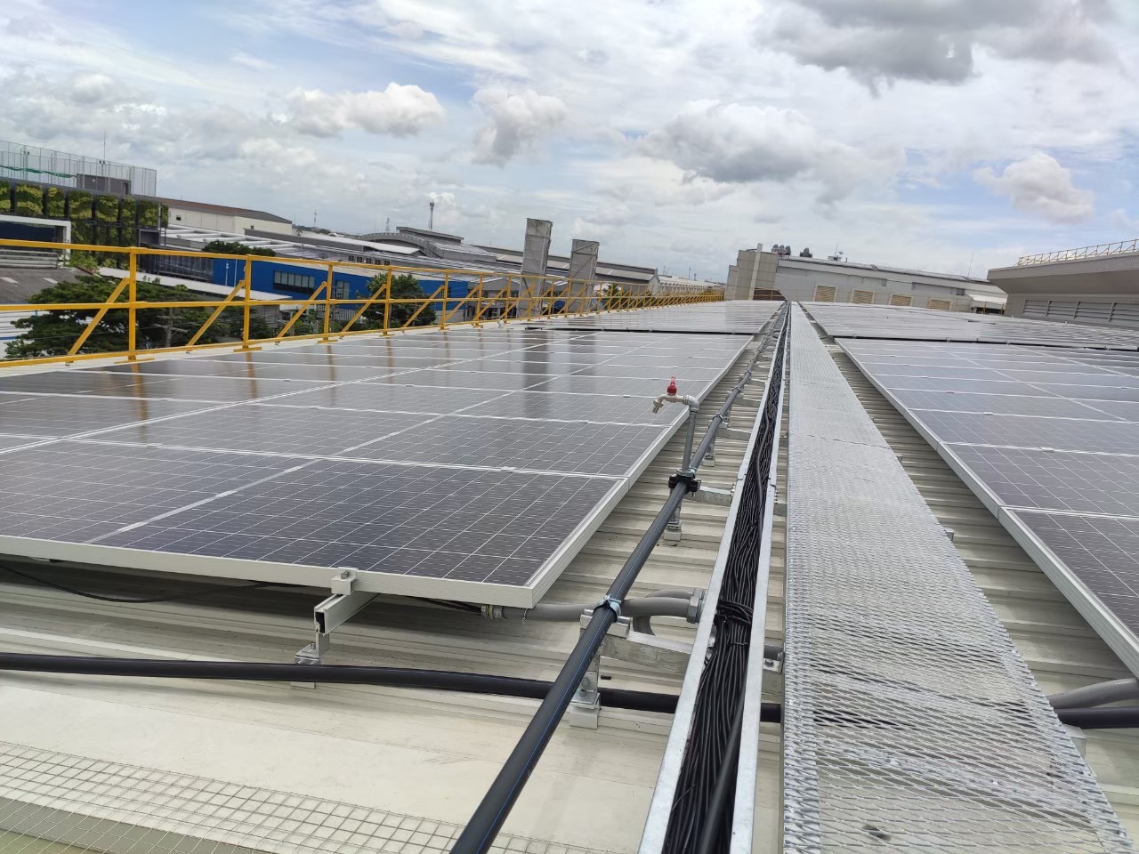 Rooftop PV walkway and cable trays